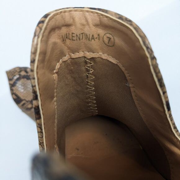 Mata Snake Print Side Cut Out Ankle Booties Size 7 - Picture 9 of 9